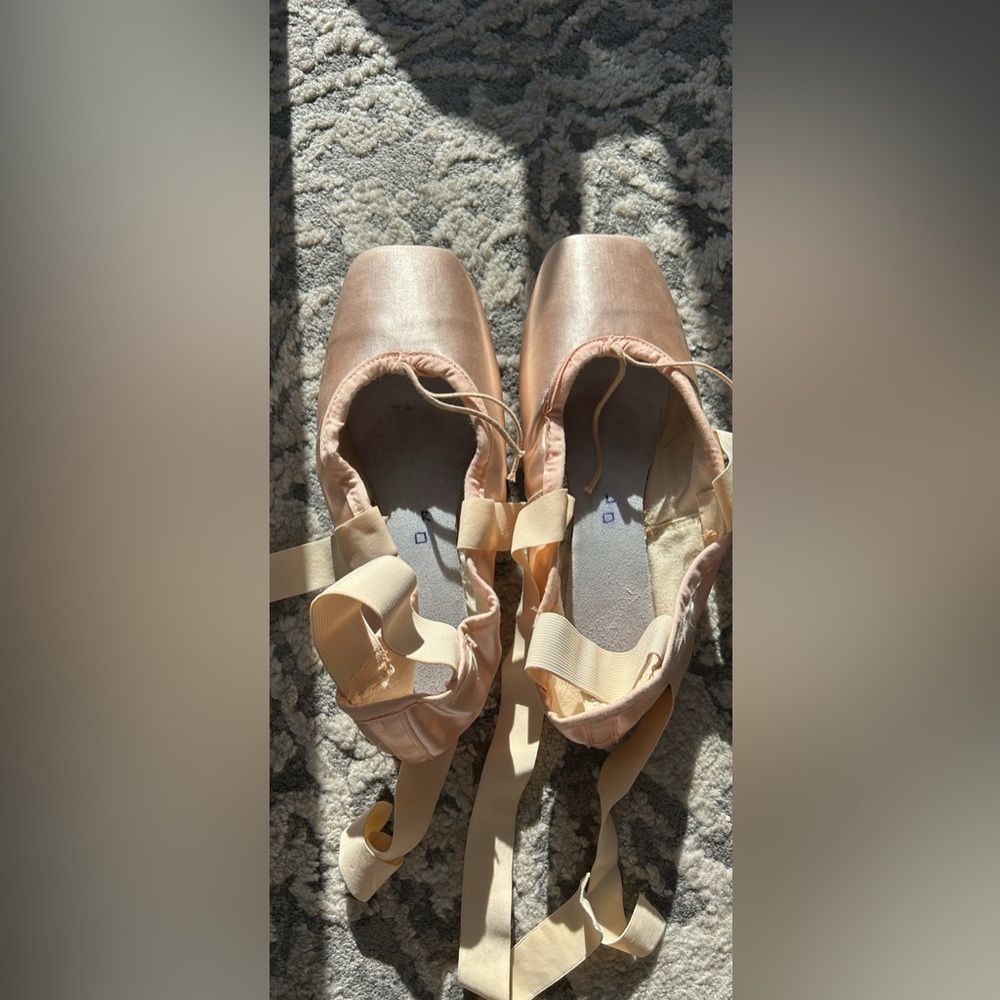 ✨6.5 XN Stellar Suffolk Standard Shank Pointe Shoes✨